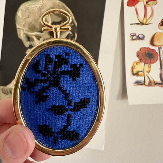 CROSS-STITCH | Mini Framed Cross Stitch - Antique Honeysuckle - Pulp & Thread