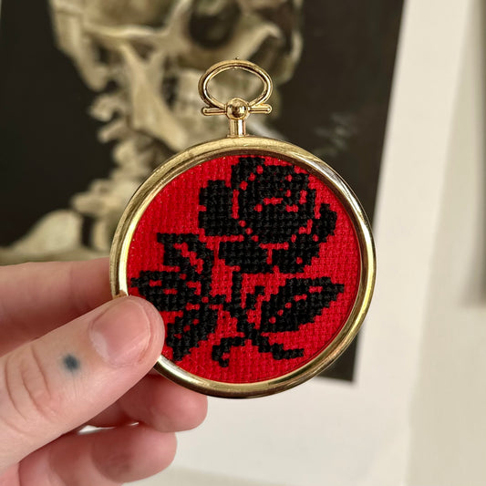 CROSS-STITCH | Mini Framed Cross Stitch - Antique Rose - Pulp & Thread